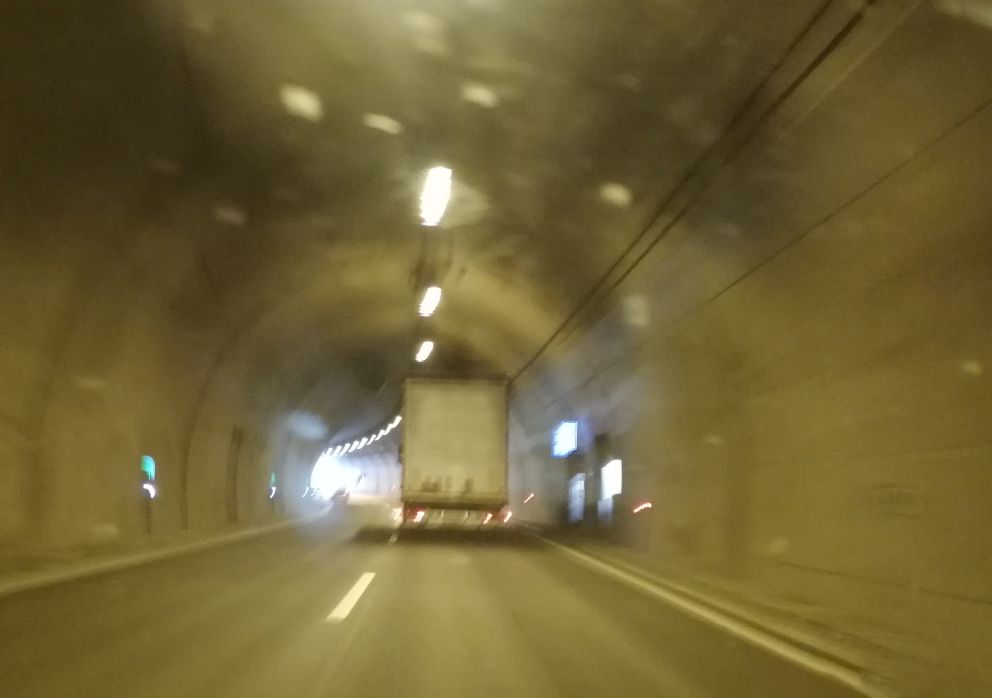 Σήραγγες Εγνατίας Φορτηγό σε τούνελ