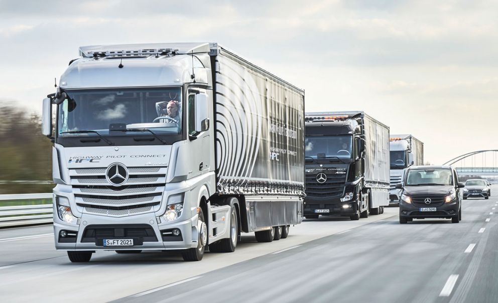 Στην πράξη, σύμφωνα με τα στελέχη της Daimler, η ασύρματη σύνδεση χάνεται συχνά, επιβατικά μπαίνουν ανάμεσα στον σχηματισμό αναγκάζοντας το platoon να φρενάρει, και τα φορτηγά επιταχύνουν προκειμένου να ξανασυνδεθούν καίγοντας επιπλέον καύσιμο στη διάρκεια της διαδικασίας.