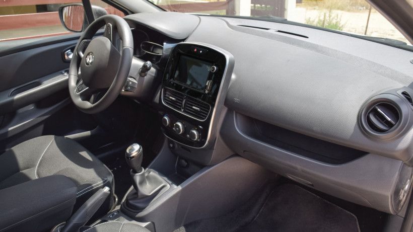 Μεταφορά κρασιών με Renault Clio Van