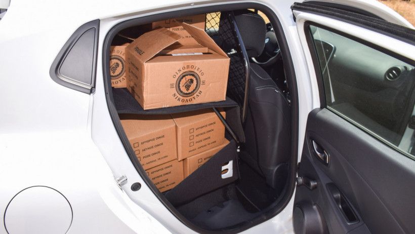 Μεταφορά κρασιών με Renault Clio Van