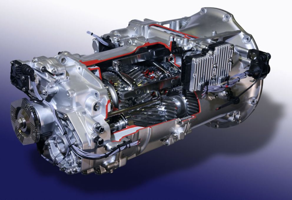 Βελτιωμένο το αυτόματο κιβώτιο Powershift G281-12/4 προσφέρεται στάνταρ σε όλα τα φορτηγά