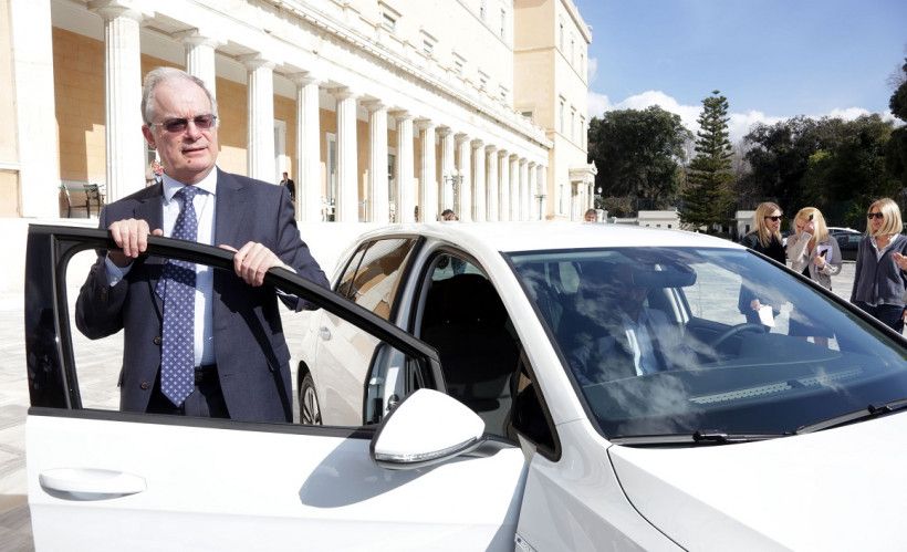 Το πρώτο ηλεκτρικό της Βουλής