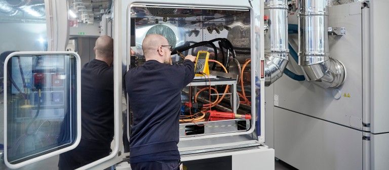Εργαστήριο ελέγχου μπαταριών από τη Scania