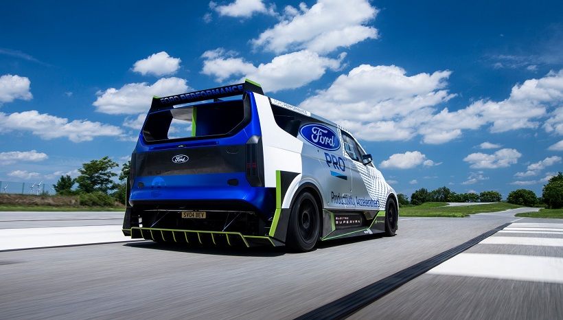 Ford Super Van 2.000 HP κόβει την ανάσα!