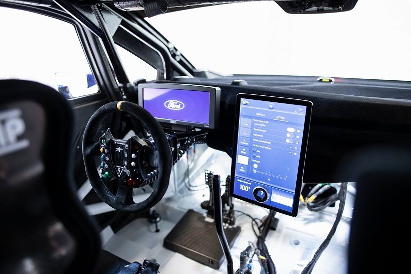 Ford Super Van 2.000 HP κόβει την ανάσα!