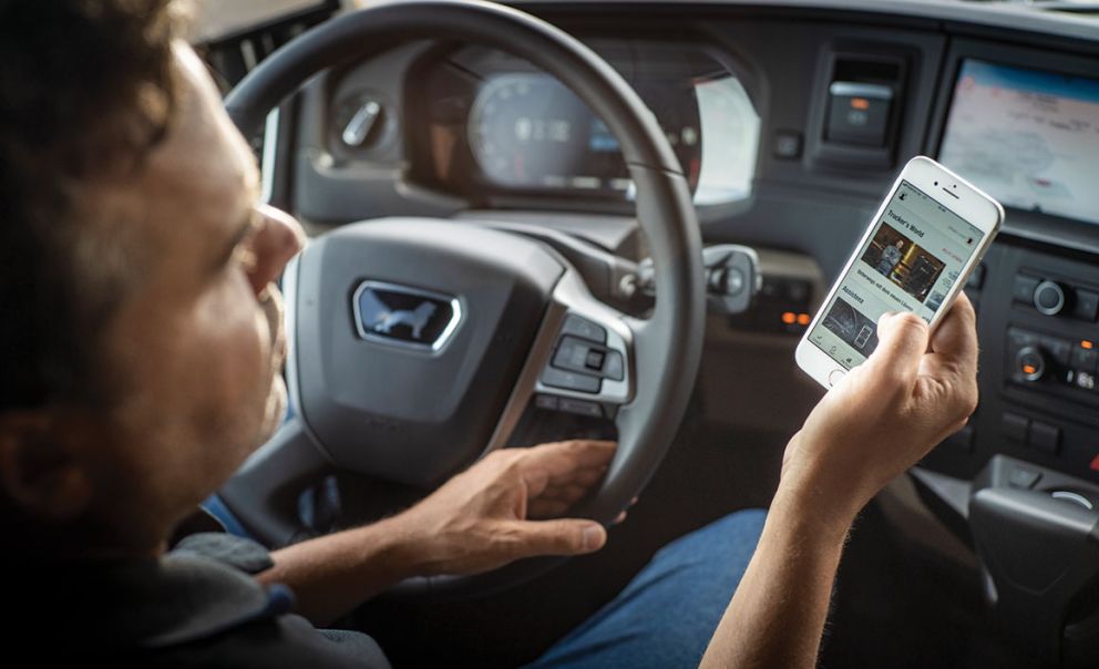 man driver smartphone