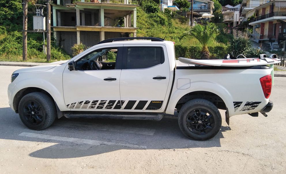 nissan navara n-guard stripes