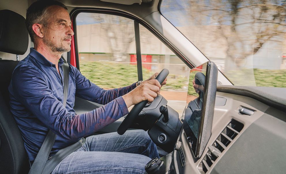Βασίλης δαραμούσκας οδηγεί το ford e transit