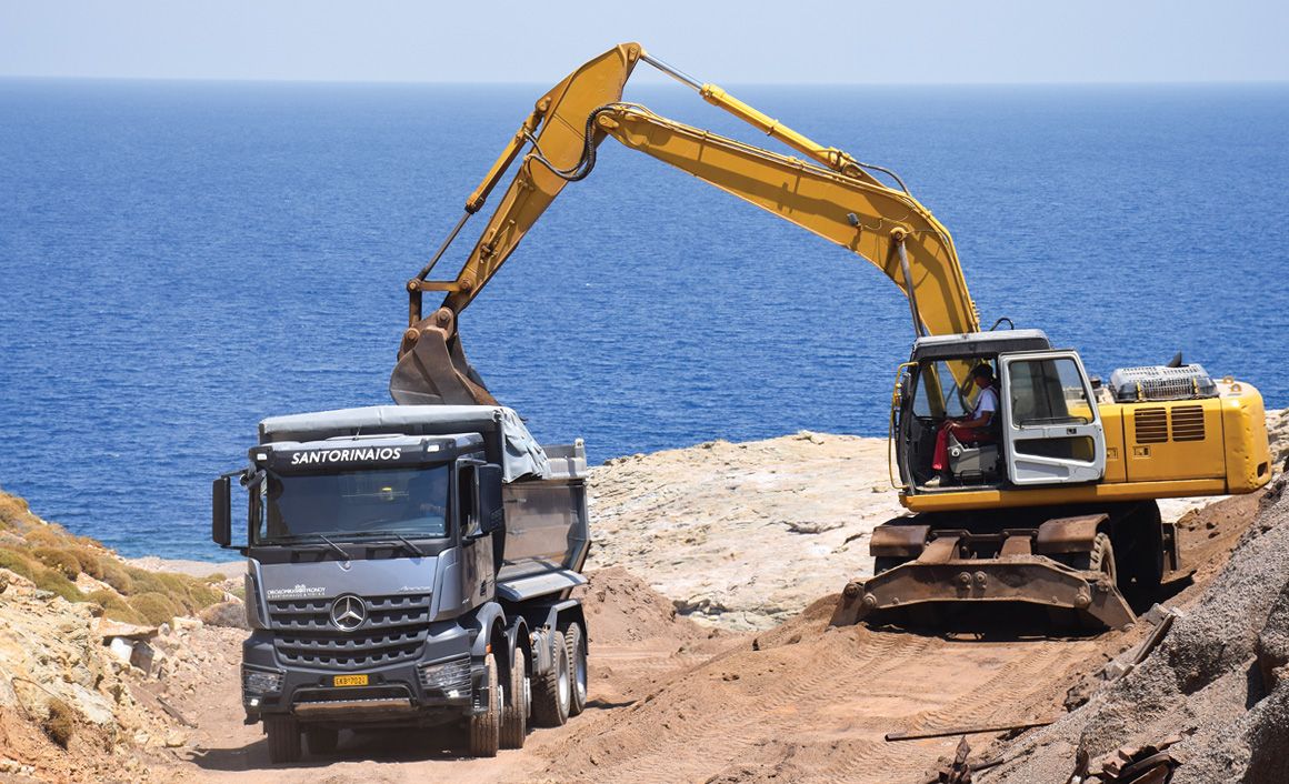 Επενδύοντας σε σύγχρονα και αξιόπιστα εργαλεία δουλειάς αυξάνεται η παραγωγικότητα της εταιρείας, μειώνοντας το συνολικό κόστος ιδιοκτησίας, σύμφωνα με τον ιδιοκτήτη της Οικοδομικής Μυκόνου Α.Ε Νικόλαο Σαντοριναίο. 