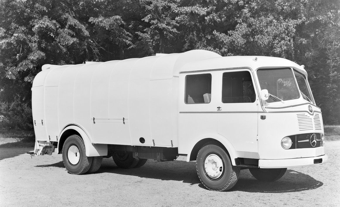 Το απορριμματοφόρο Mercedes-Benz LPM 315 του 1957, με υπερκατασκευή της εταιρείας Kuka.