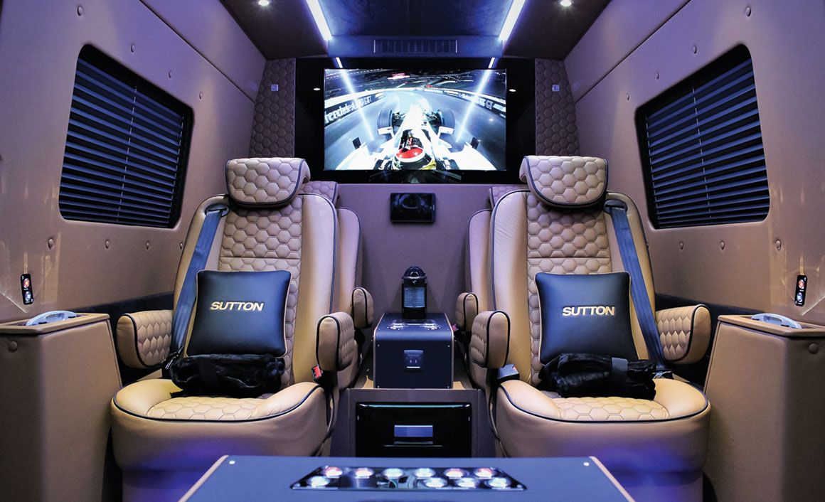 Το εικονιζόμενο «VIP Class» Mercedes-Benz Sprinter της Sutton Bespoke κοστίζει 160.000 λίρες προ φόρων (σχεδόν 184.000 ευρώ).