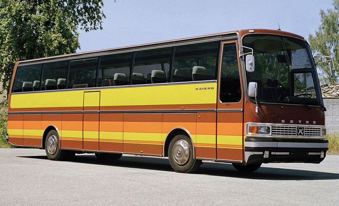Όχι ένα «τυχαίο» Setra σειράς 200, αλλά το πρωτότυπο του 1976: Η Setra δεν θα μπορούσε να βρει καλύτερο τρόπο για να γιορτάσει τα 25α της γενέθλια, καθώς οι τεχνολογικές καινοτομίες του νέου μοντέλου έμελλε να σημαδέψουν την αυτοκινητοβιομηχανία