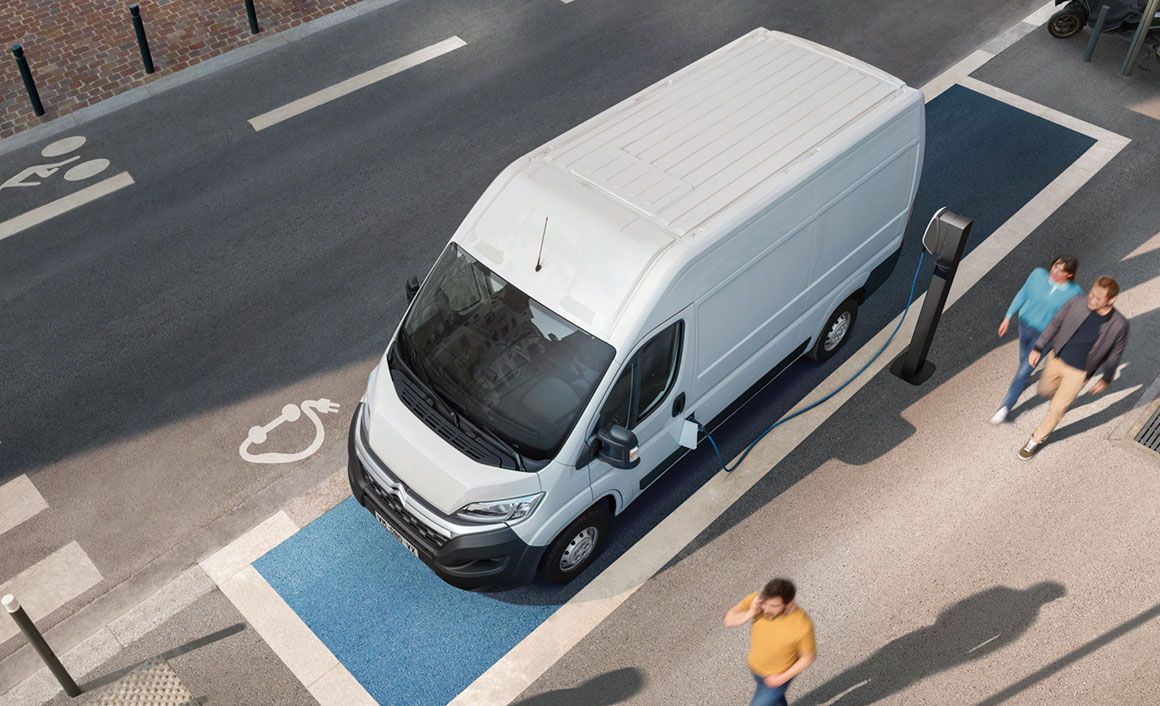 Οι μπαταρίες του Citroën ë-Jumper κατασκευάζονται από την εταιρεία BEDEO και συνοδεύονται από 8ετή (ή 160.000 χλμ.) εγγύηση για το 70% της απόδοσής τους.