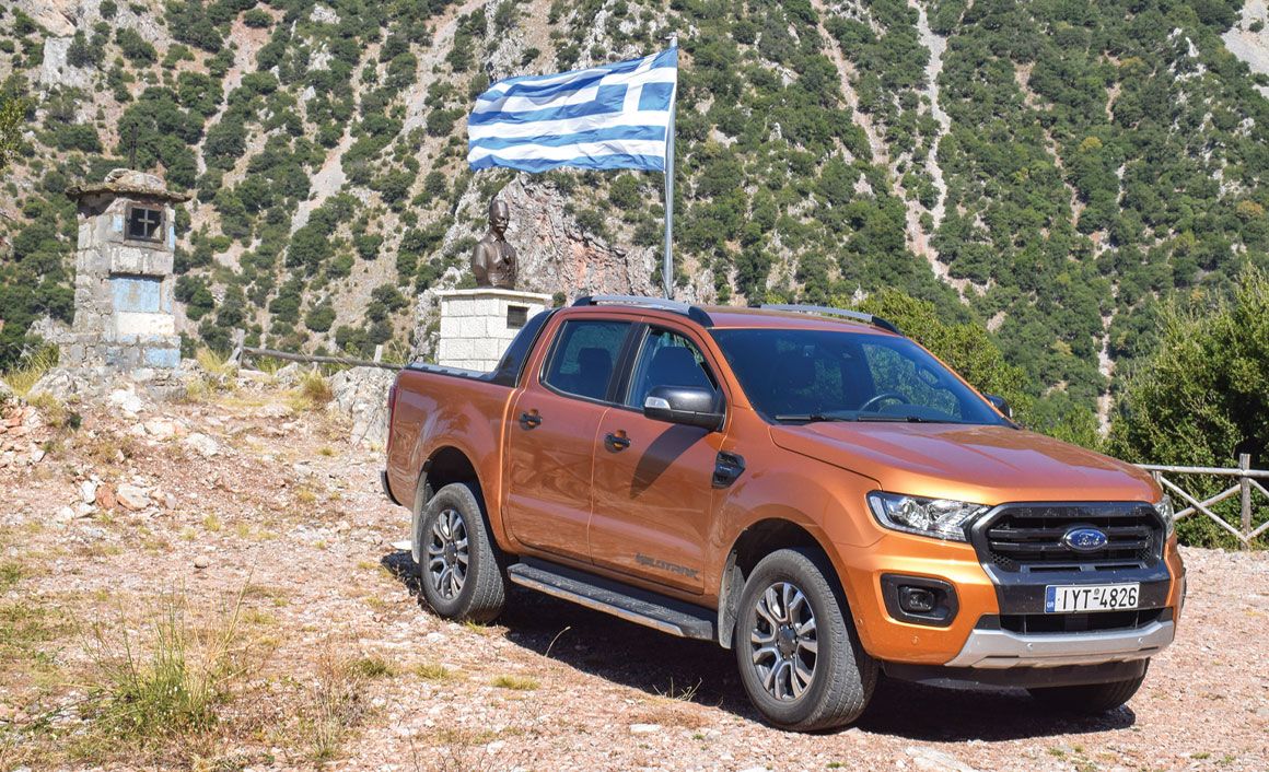 Τα βασικά χαρακτηριστικά του Wildtrak είναι οι ζάντες ελαφρού κράματος 18 ιντσών, τα πλαϊνά σκαλοπάτια με πλαστική επένδυση και ένθετα διακοσμητικά με φινίρισμα τιτανίου, οι ράγες οροφής με φινίρισμα αλουμινίου και η σπορ, αεροδυναμική αψίδα με ενσωματωμένο φωτισμό της καρότσας. 