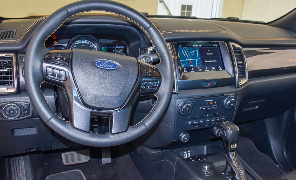 Το Ranger διαθέτει ηχοσύστημα Ford SYNC 3 με σύστημα πλοήγησης, ραδιόφωνο, δέκτη κυκλοφοριακών μηνυμάτων, CD-Player, υποδοχές USB, ασύρματη σύνδεση Bluetooth,, έγχρωμη οθόνη αφής 8 ιντσών και 6 ηχεία. 
