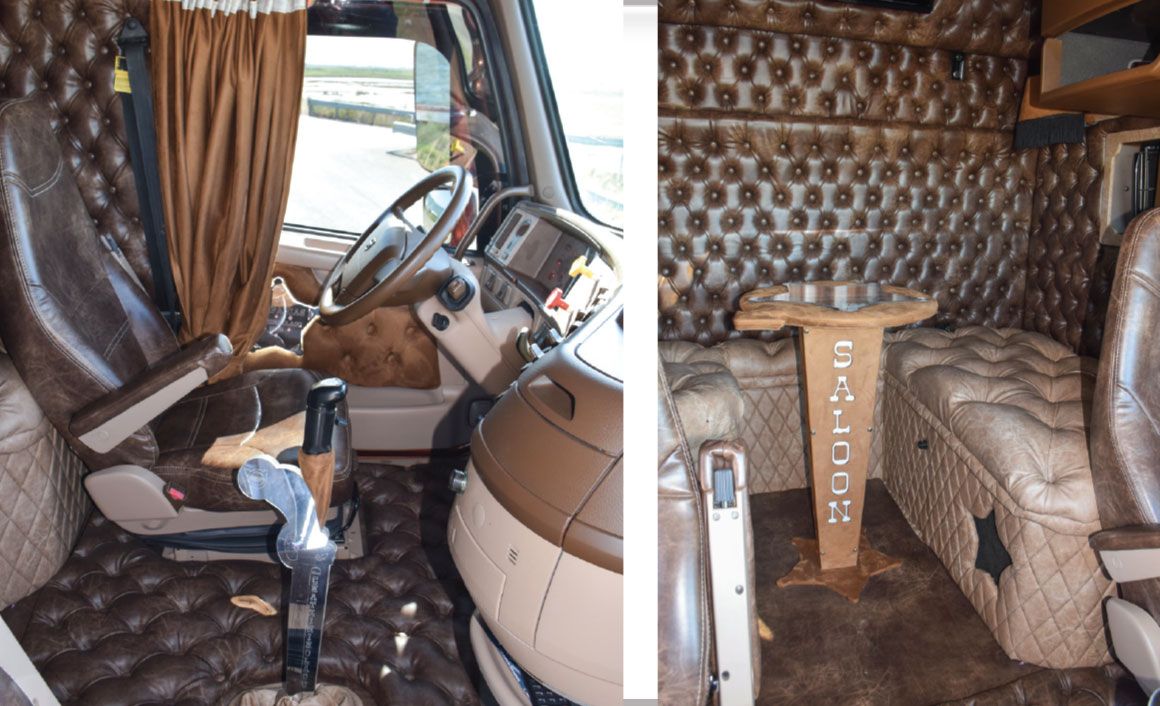 Saloon από τα χέρια του ταπετσιέρη Βασίλη Αριτζόγλου. Πολύ ξεχωριστή σχεδίαση για τον λεβιέ, σε σχήμα καραμπίνας. 
