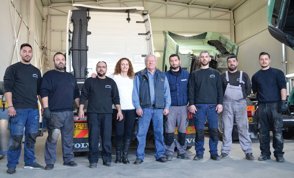 Μια αναμνηστική φωτογραφία για το περιοδικό ΤΡΟΧΟΙ & TIR.