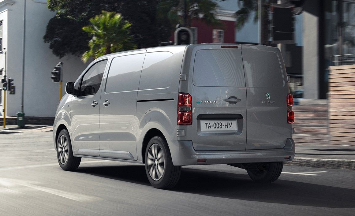 Σε 13,1 δλ. πραγματοποιεί το 0-100 χλμ./ώρα το Peugeot e-Expert, του οποίου η τελική ταχύτητα περιορίζεται στα 130 χλμ./ώρα.