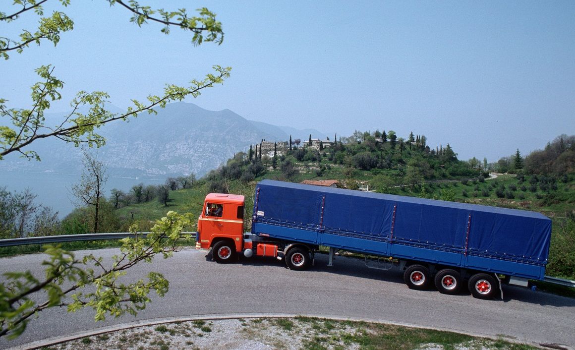 Βαριά φορτία, ανηφόρες. Ο V8 έδινε λύση και οι αυτοκινητιστές το εκτίμησαν. Περισσότερο ίσως στη χώρα μας, όπου τα υπέρβαρα ήταν κάποτε ο κανόνας.