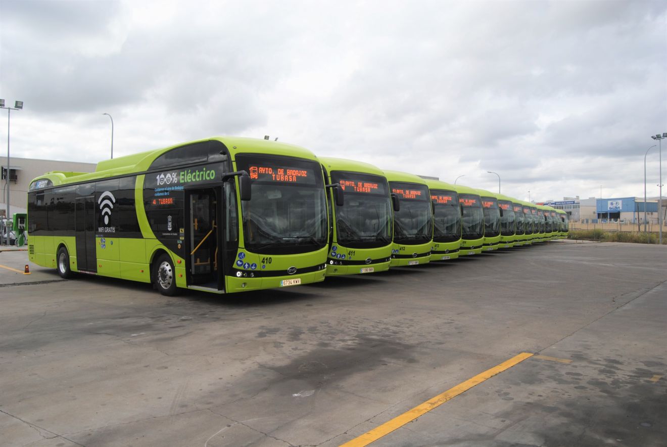 Ορισμένα από τα νέα 12μέτρα ηλεκτρικά BYD της Μπανταχόθ.