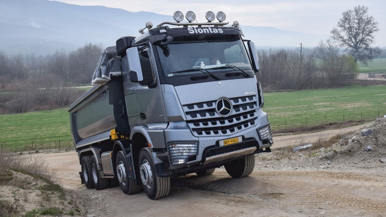 Εξαιρετικές αλλαγές σημειώνει το PowerShift 3 στις μεγάλες ανηφόρες όταν το φορτηγό κινείται φορτωμένο. Ο κινητήρας εκμεταλλεύεται όλο το φάσμα ροπής από χαμηλές στροφές.