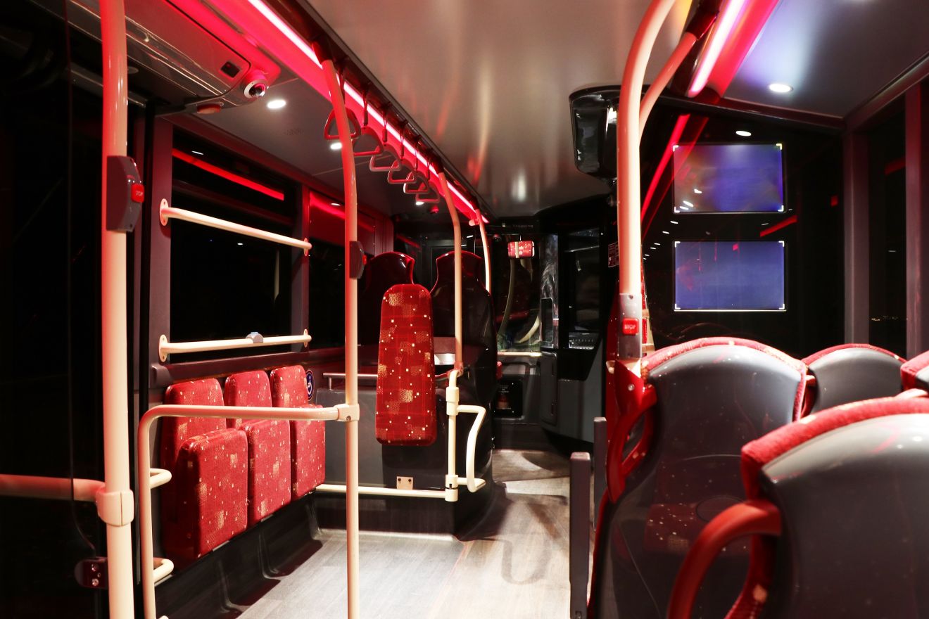 Το Enviro400XLB μοιράζεται το αμάξωμά του με το διαξονικό διώροφο Enviro400, με την ADL να διαθέτει ένα ακόμα τριαξονικό διώροφο μοντέλο, το Enviro500, το οποίο και εξάγει στις διεθνείς αγορές.