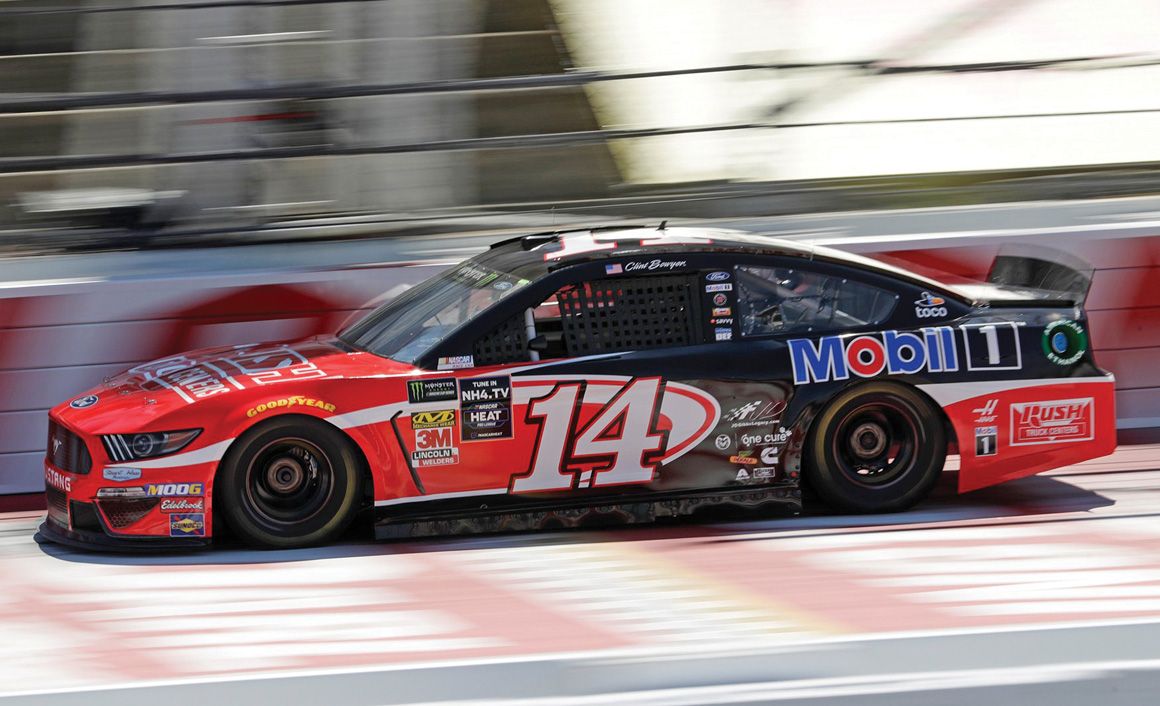 Το Ford Mustang με το Νο. 14 που οδηγεί ο Clint Bowyer.