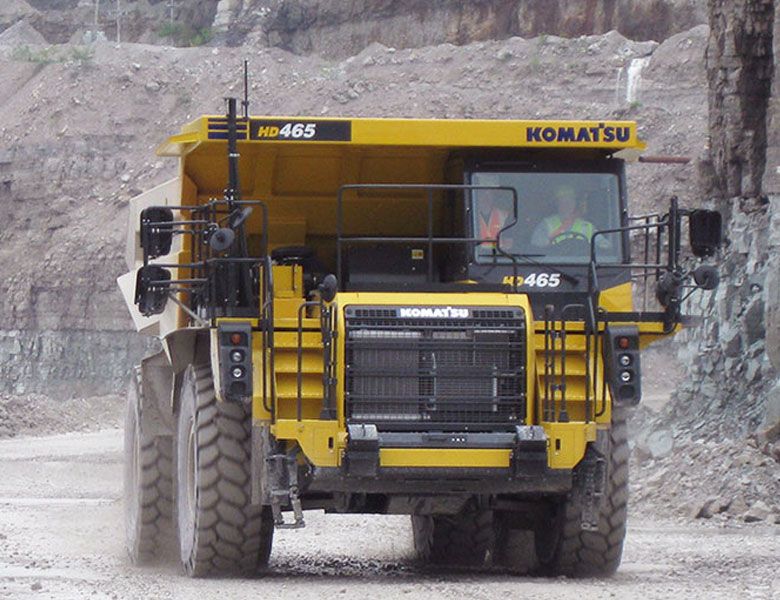To νέο HD465-8 με τον κινητήρα Komatsu SAA6D170E-7 των 775 ίππων.