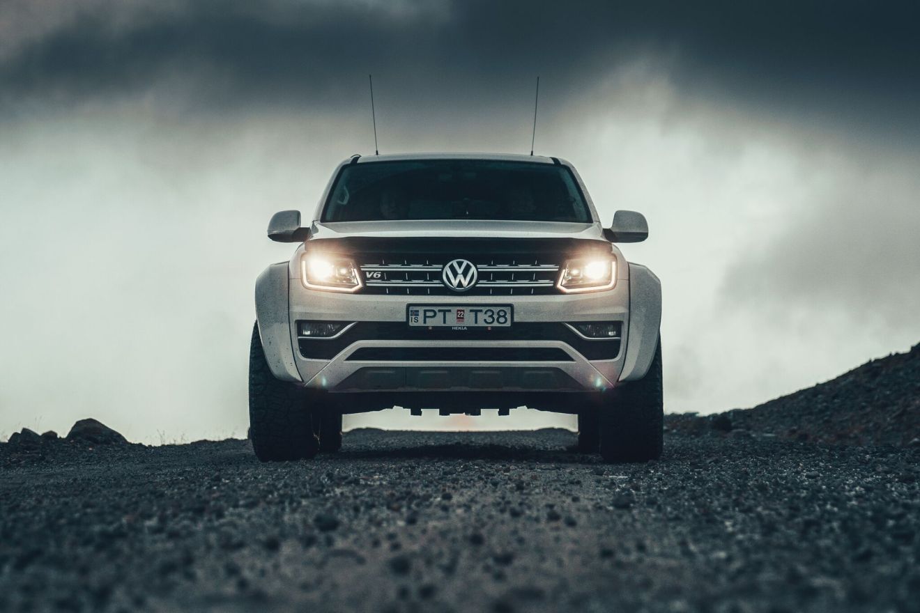 Στο εσωτερικό του ιδιαίτερου αυτού Amarok υπάρχει πυροσβεστήρας, φορητή γεννήτρια, εργαλειοθήκη, ράδιο VHF, κουτί πρώτων βοηθειών με απινιδωτή, γρύλος κ.α., ενώ δεν γίνεται να μην υπάρξει ειδική μνεία και στην καφετιέρα εσπρέσο που περιλαμβάνεται και αυτή στον εξοπλισμό.