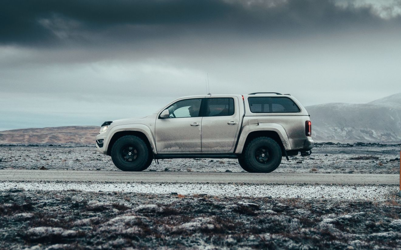 Προκειμένου να χωρέσουν τα θηριώδη all terrain ελαστικά διάστασης 315/70 R17, έχουν τοποθετηθεί φουσκωμένα φτερά από fibre-glass. Εμπρός και πίσω υπάρχουν και μεγαλύτεροι λασπωτήρες.