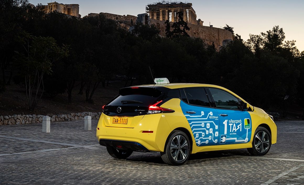 Με μήκος 4.490 χλστ. και μεταξόνιο 2.700 χλστ., το Nissan LEAF προσφέρει άνετους χώρους για 4+1 επιβάτες.