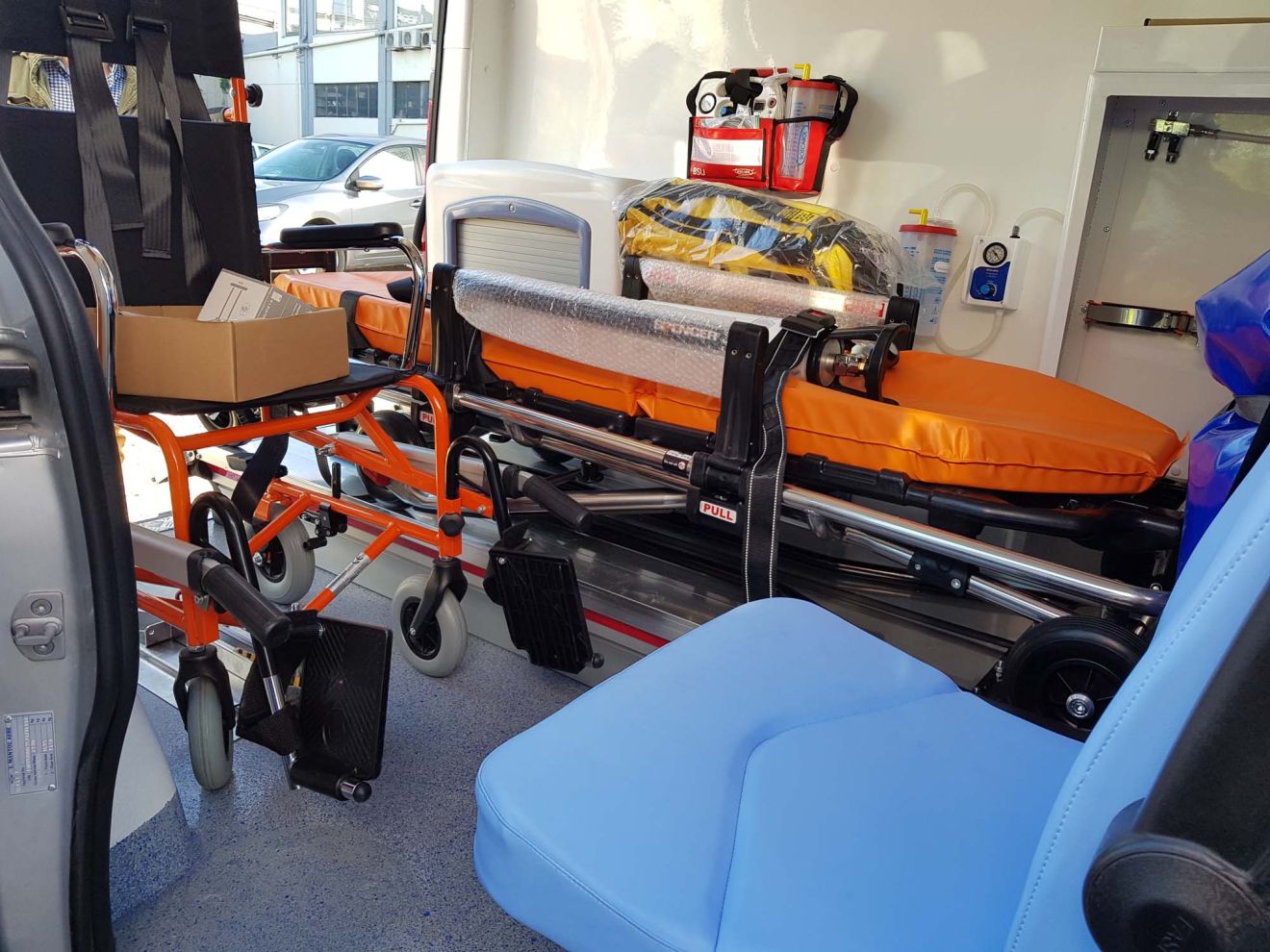 Ο εξοπλισμός των νέων ασθενοφόρων του Metropolitan Hospital περιλαμβάνει όλα τα απαιτούμενα στοιχεία, βάσει των προδιαγραφών του ΕΚΑΒ.