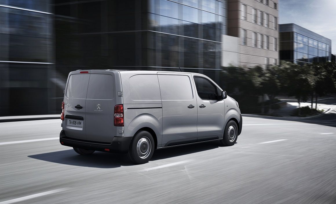 Σε 13,1 δλ. πραγματοποιεί το 0-100 χλμ./ώρα το Peugeot e-Expert, του οποίου η τελική ταχύτητα περιορίζεται στα 130 χλμ./ώρα.