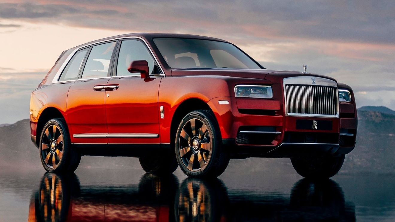 Ακόμα και η Rolls-Royce υπέκυψε στην SUV «φρενίτιδα» και δημιούργησε την Cullinan των 5.341 χλστ., η οποία αποτελεί φυσικά την επιτομή της πολυτέλειας στην κλάση.