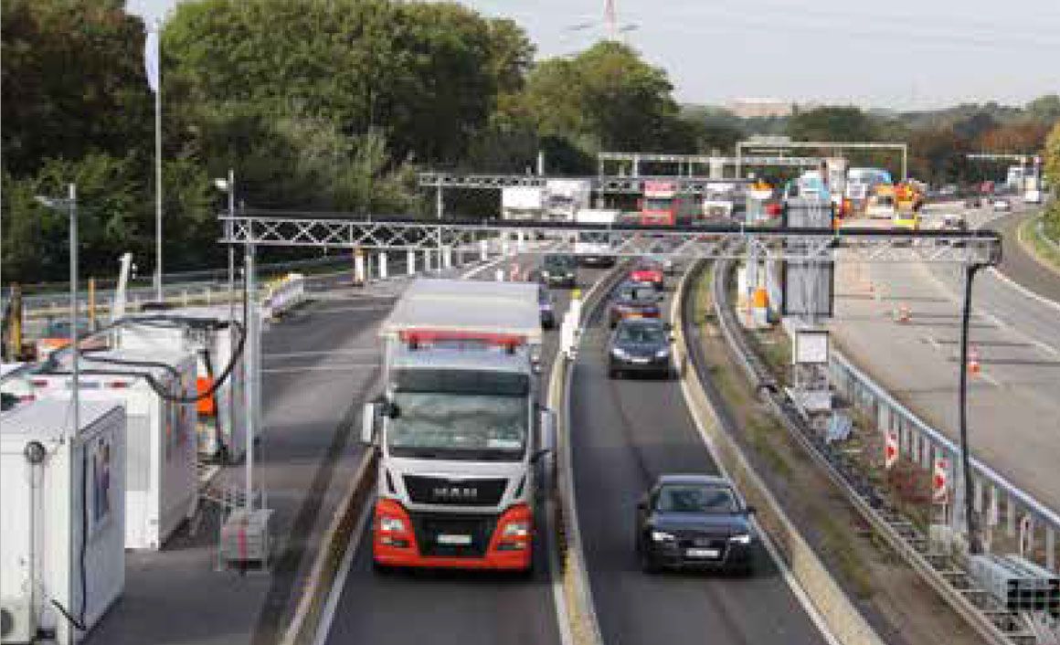 Για να εξασφαλιστεί η συμμόρφωση στην απαγόρευση, η Straßen NRW έχει εγκαταστήσει μια πλάστιγγα που έχει συνδεθεί με μπάρα φραγμού. 