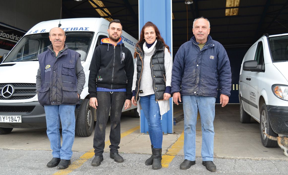 Βασικοί συντελεστές της επιχείρησης. Από αριστερά προς τα δεξιά οι: Γιάννης, Δημήτρης, Δήμητρα και Βασίλης Τσιτσιβάς.