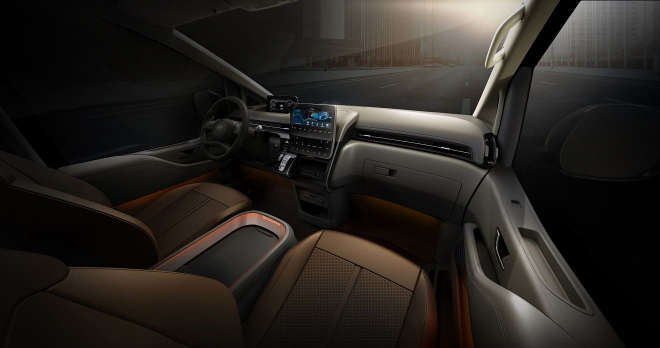 High-tech και πολυτελές το εσωτερικό του Hyundai STARIA.