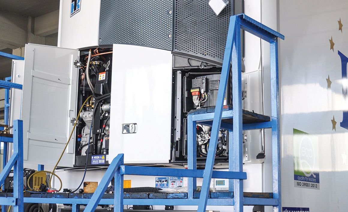 Η εταιρεία Thermo King Ελλάς διαθέτει πλήρες συνεργείο για τη συντήρηση των θαλάμων και των ψυκτικών μηχανημάτων. Αξίζει, μάλιστα, να σημειωθεί ότι η εταιρεία Αφοί Λιουδάκη ΕΠΕ αγόρασε μαζί με τους θαλάμους και 5ετές πρόγραμμα εγγύησης και συντήρησης των ψυκτικών μηχανημάτων.